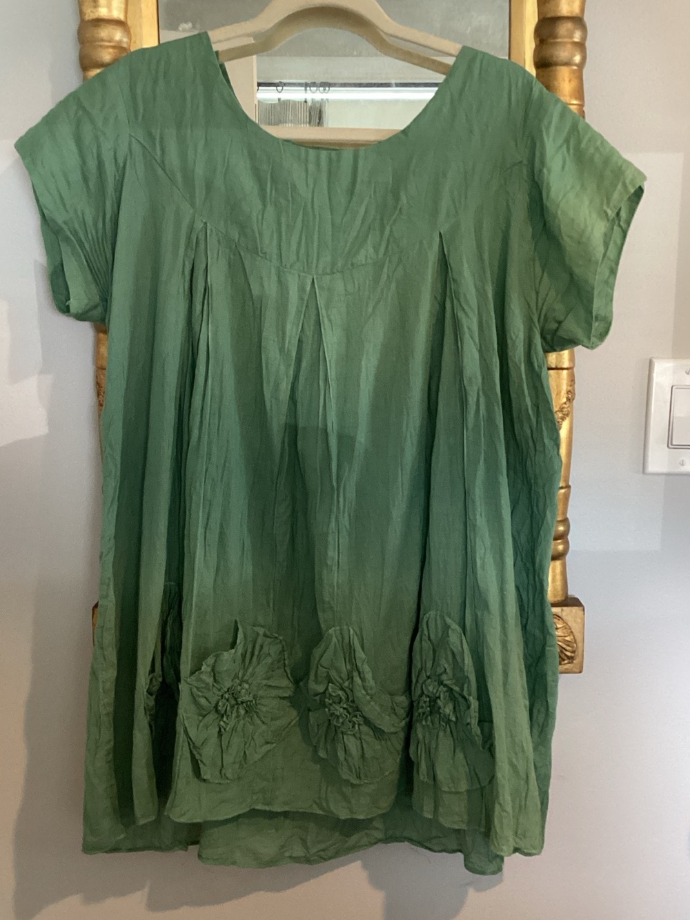 Relaxed Green Short-Sleeve Tunic with Floral Appliqué
